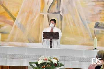  Decenas de fieles rinden pleitesía a San Antonio de Padua en Clavellinas/Francisco Javier Santana.